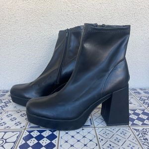 Brand New: Black ankle boot